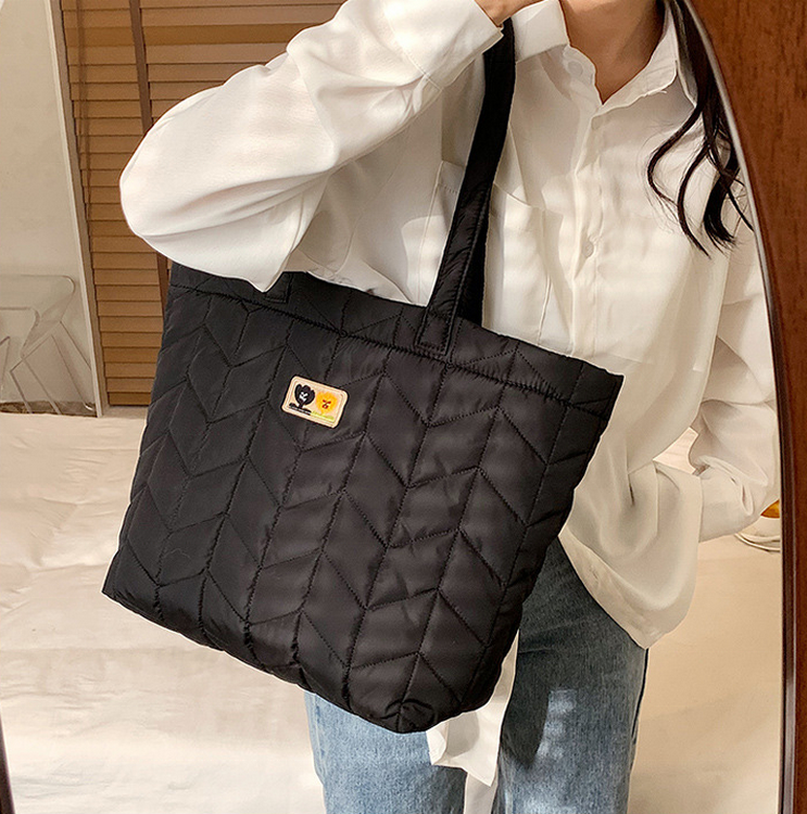 sac puffer personnalisé surdimensionné avec logo mode sac fourre-tout puffer matelassé léger pour dame