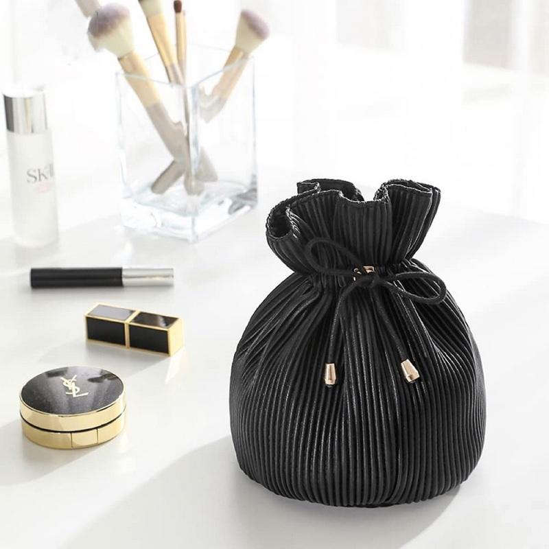 Portable noir cordon sacs à cosmétiques sac de maquillage en cuir PU articles de toilette organisateur Logo personnalisé support de maquillage pour voyager